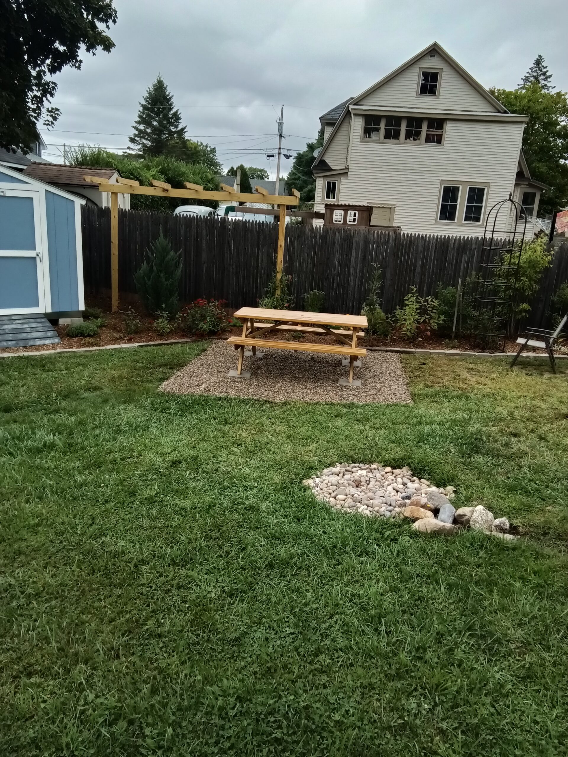 Wide view of the finished pea-gravel seating area and picnic table in Jaffrey, NH.